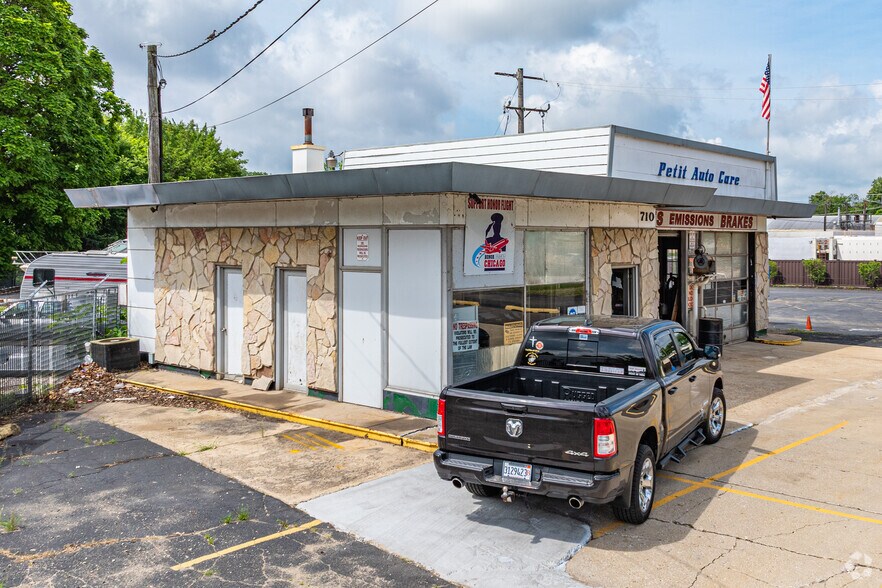 710 Prairie St, Aurora, IL à vendre - Photo du bâtiment - Image 2 de 4