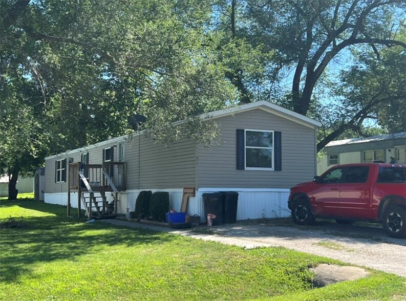 217 N Kansas St, Carbondale, KS à vendre - Photo principale - Image 1 de 1