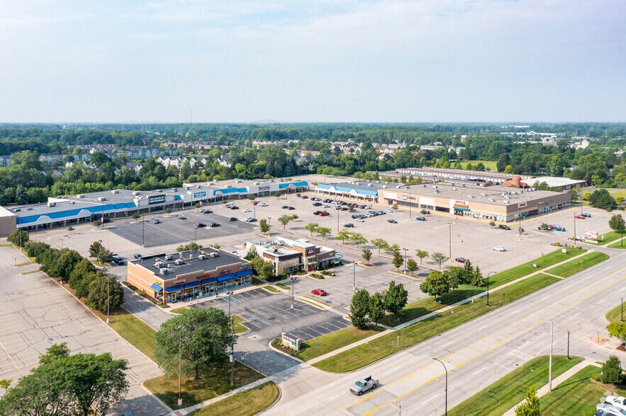 35685-35745 Warren Rd, Westland, MI for lease - Building Photo - Image 1 of 1