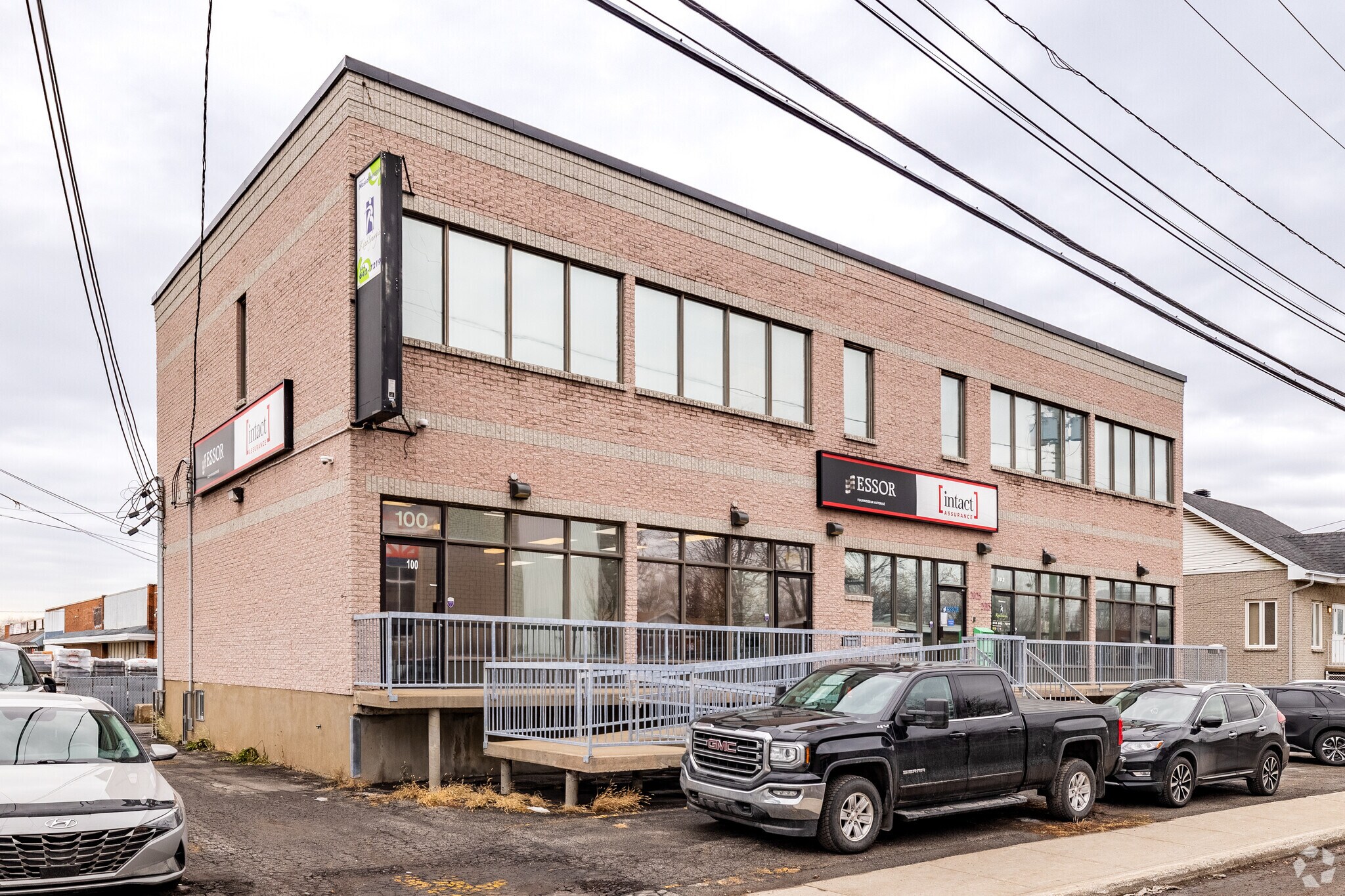 2015-2025 Av Huitième, Montréal, QC for lease Primary Photo- Image 1 of 5