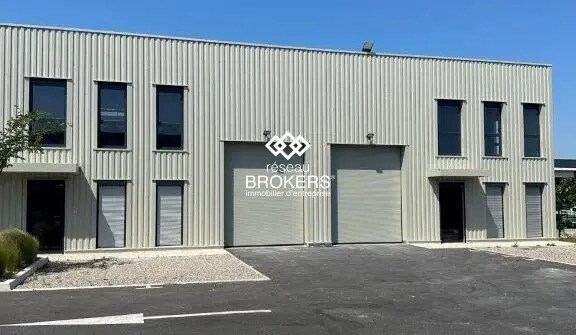 Flex dans Décines-Charpieu à louer - Photo du bâtiment - Image 2 de 12