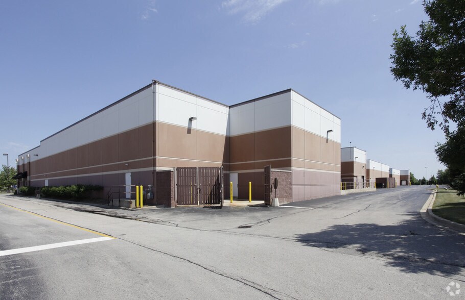137-161 N Weber Rd, Bolingbrook, IL à louer - Photo du bâtiment - Image 2 de 4