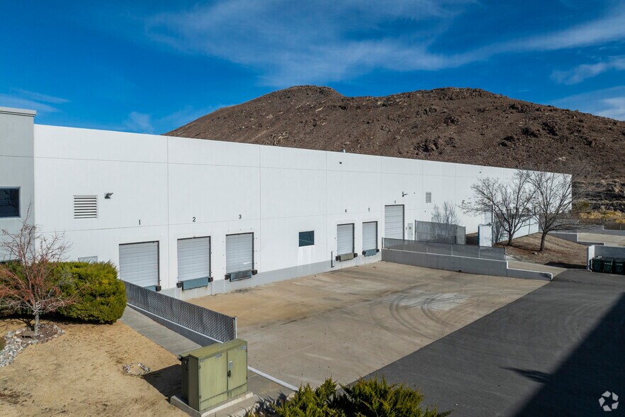 8770 Technology Way, Reno, NV à louer - Photo du bâtiment - Image 2 de 4