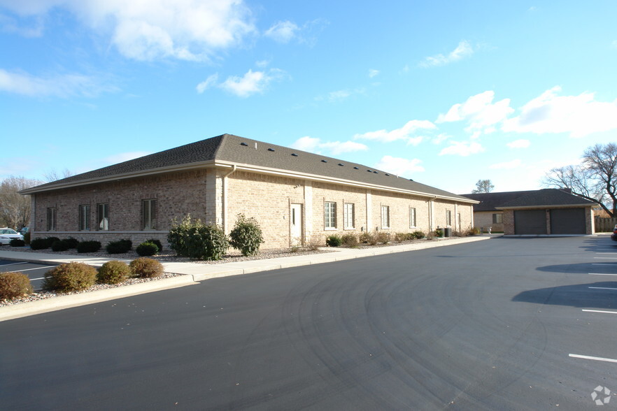 721 Cardinal Ln, Howard, WI for lease - Building Photo - Image 2 of 2