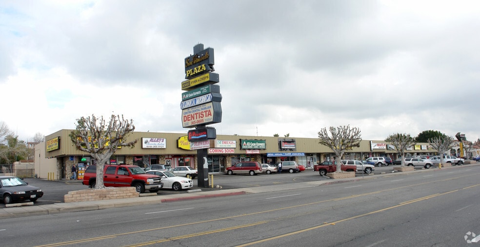 901-1039 Truman St, San Fernando, CA for lease - Building Photo - Image 2 of 12
