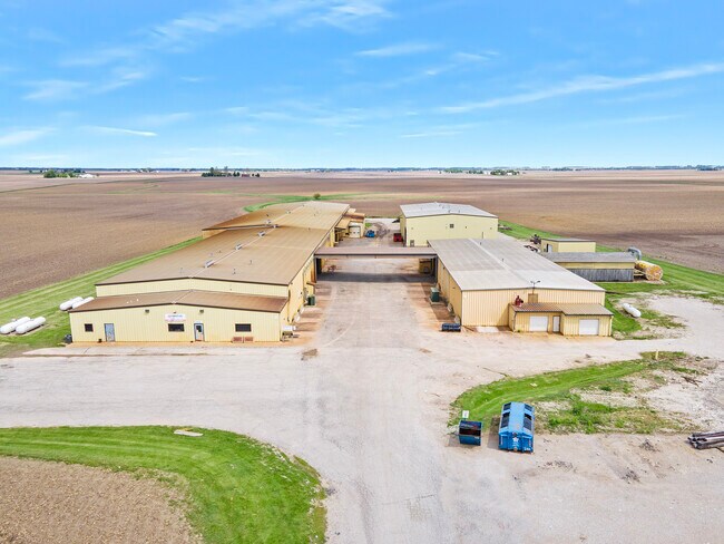 Plus de détails pour 5704 E 1700 North Rd, Danvers, IL - Industriel à louer