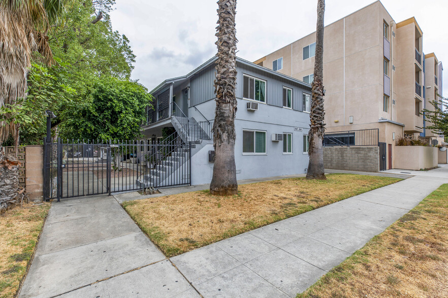 13647 Leadwell St, Van Nuys, CA à vendre - Photo du b timent - Image 2 de 15