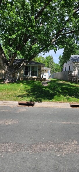 4162 Adair Ave N, Minneapolis, MN à vendre - Photo du bâtiment - Image 2 de 9