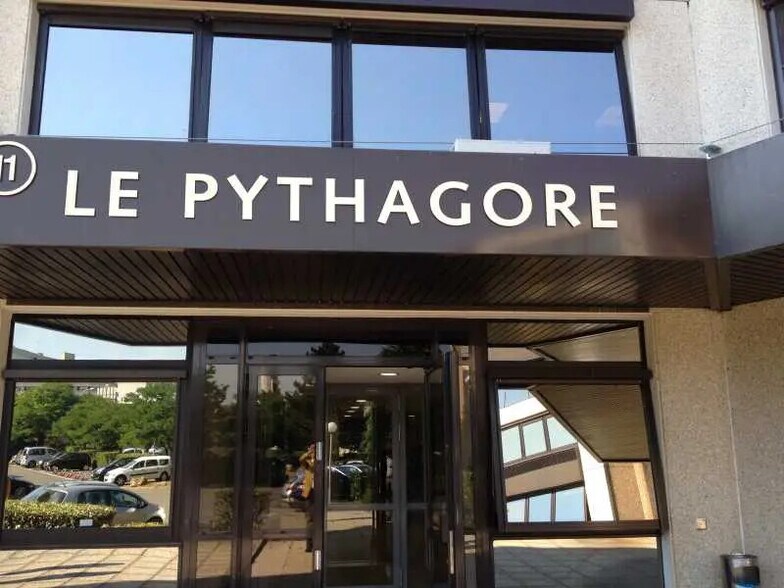 Bureau dans Créteil à louer - Photo du bâtiment - Image 2 de 11