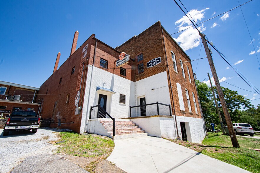 222 E Main St, Walhalla, SC à vendre - Photo du bâtiment - Image 3 de 28