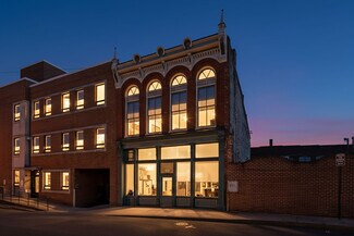 Plus de détails pour 111 S Augusta St, Staunton, VA - Commerce de détail à vendre