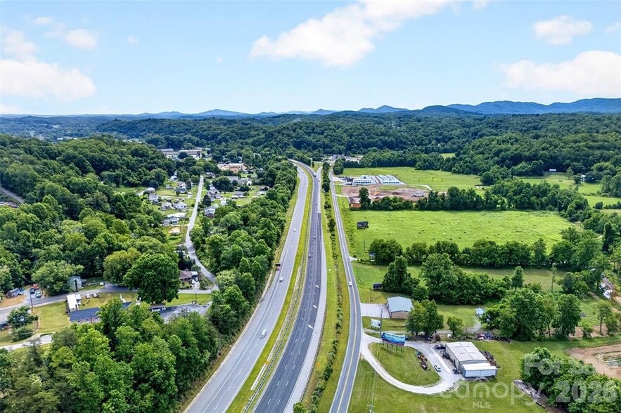 533 Catawba River Rd, Old Fort, NC for sale - Building Photo - Image 3 of 15