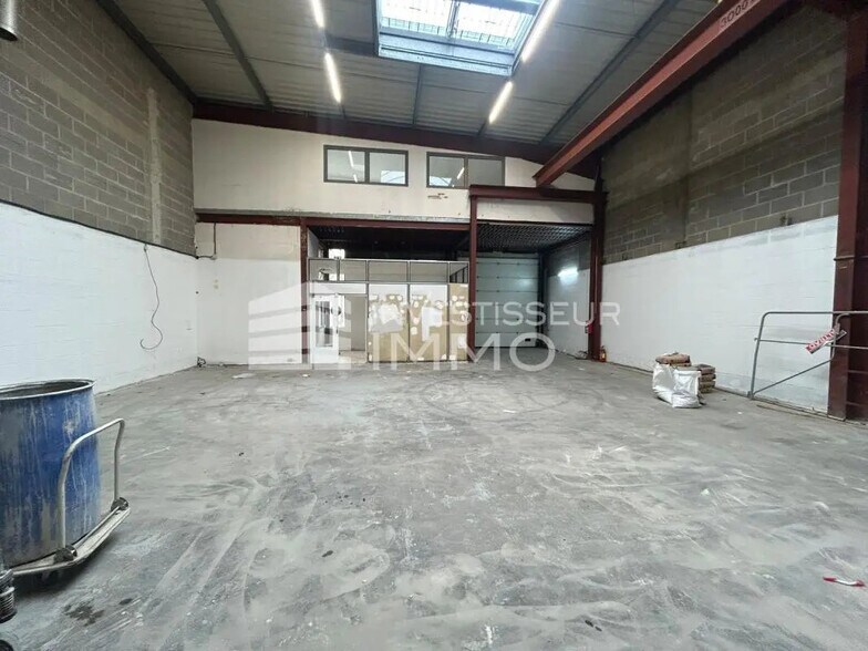 Flex dans Le Thillay à louer - Photo du bâtiment - Image 3 de 4