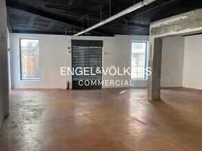 Retail in L'Hospitalet de Llobregat, Barcelona for lease Interior Photo- Image 1 of 20