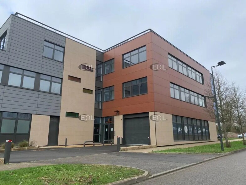 Flex dans Noisy-le-Roi à louer - Photo du bâtiment - Image 2 de 7