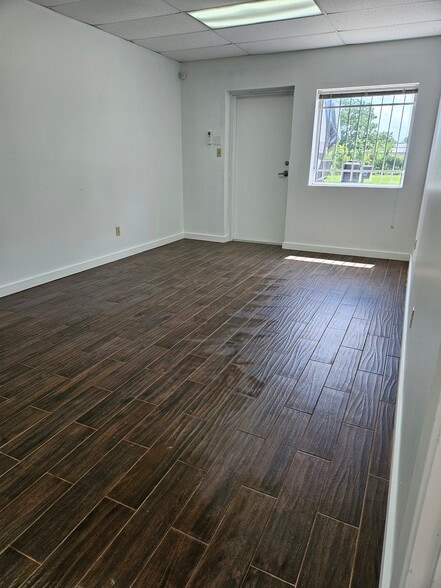 17704 French Rd, Houston, TX for lease - Interior Photo - Image 2 of 10