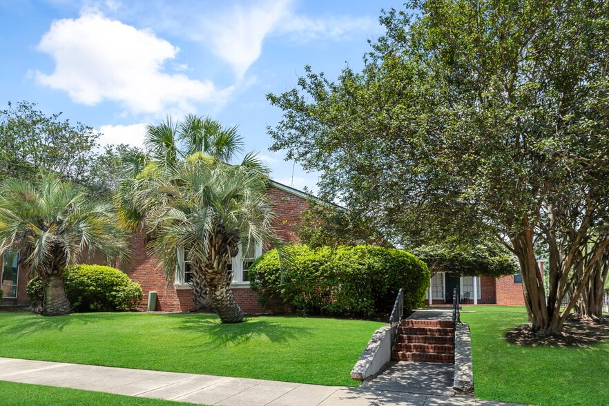 4 Building Office Portfolio portefeuille de 4 propriétés à vendre sur LoopNet.ca - Photo du bâtiment - Image 2 de 34