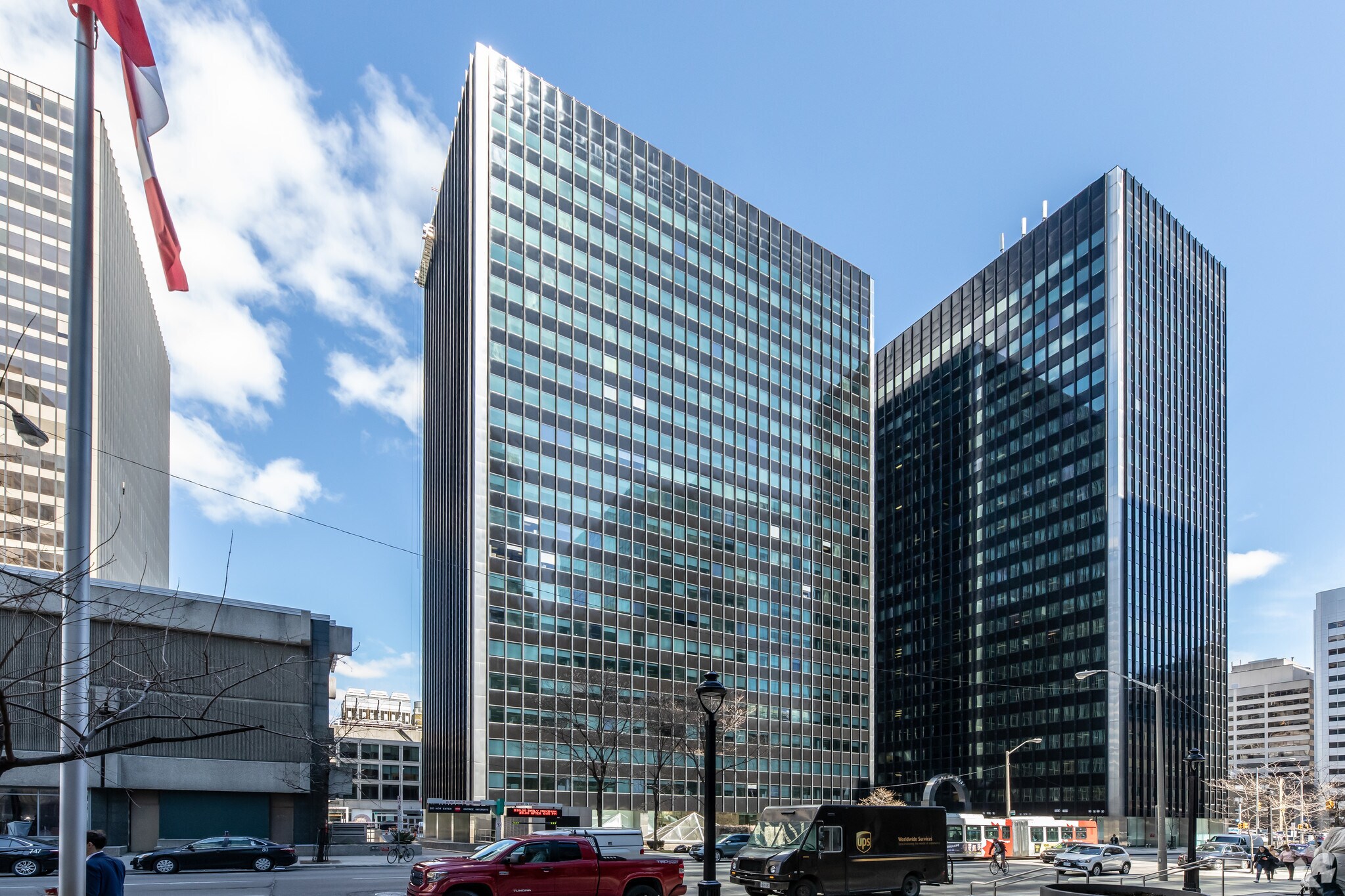 320 Queen St, Ottawa, ON à louer Photo du bâtiment- Image 1 de 11