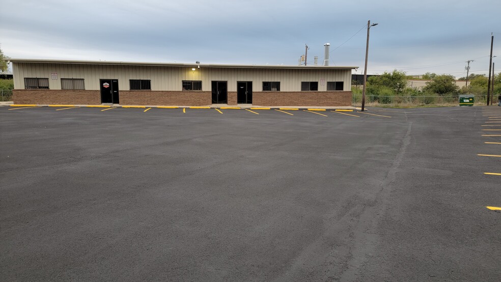 11549 Old Perrin Beitel Rd, San Antonio, TX for lease - Building Photo - Image 3 of 7