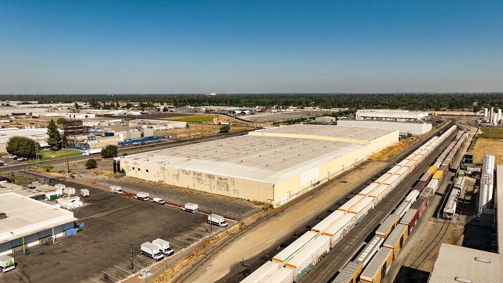 536 S Mariposa Rd, Modesto, CA à vendre - Photo du bâtiment - Image 2 de 8