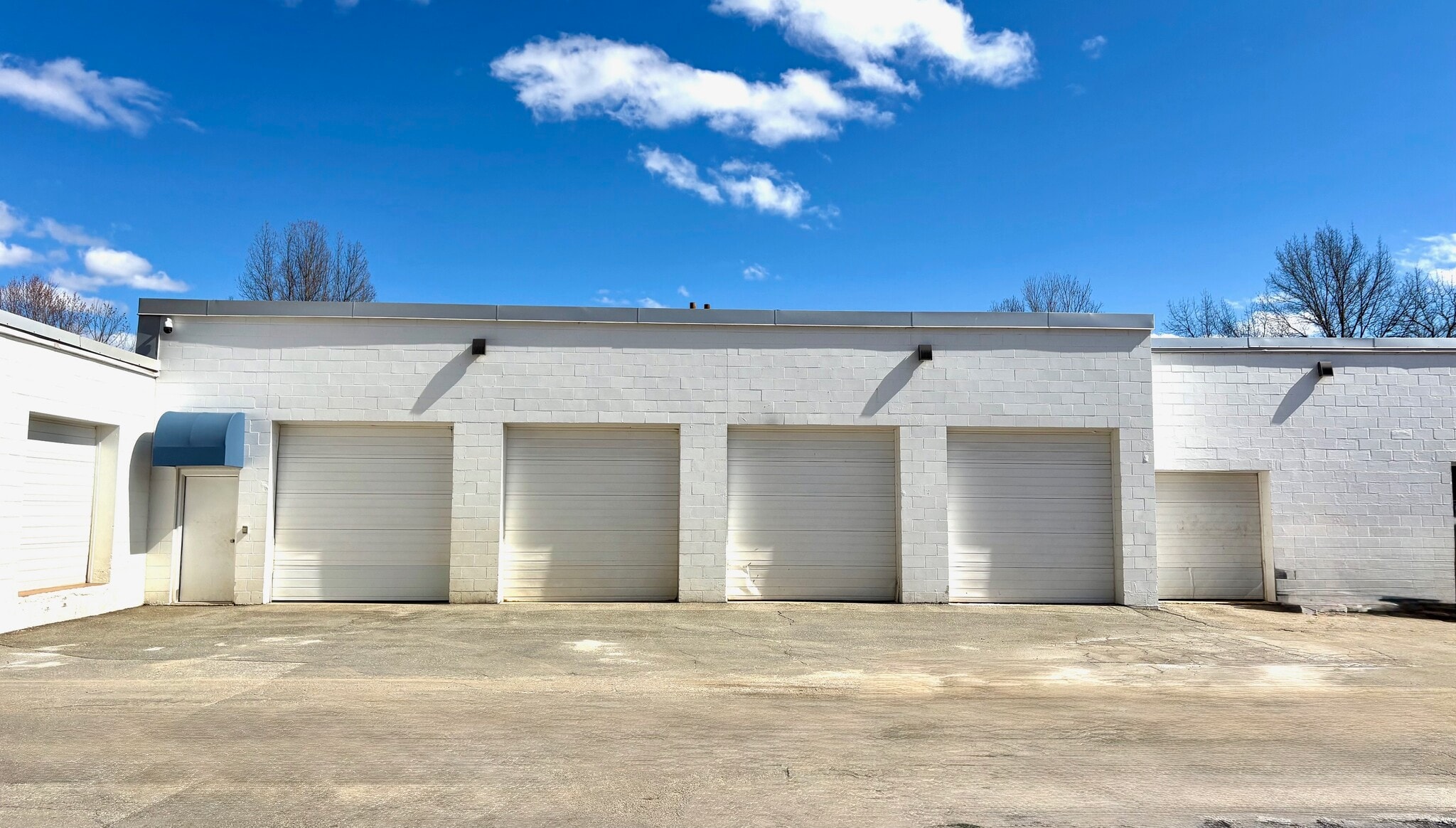 160-162 Cross St, Winchester, MA for lease Interior Photo- Image 1 of 12
