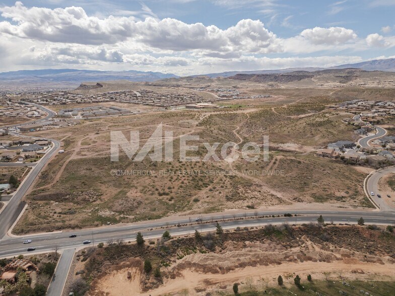 1163 Dixie Dr, St George, UT à vendre - Photo du bâtiment - Image 2 de 4