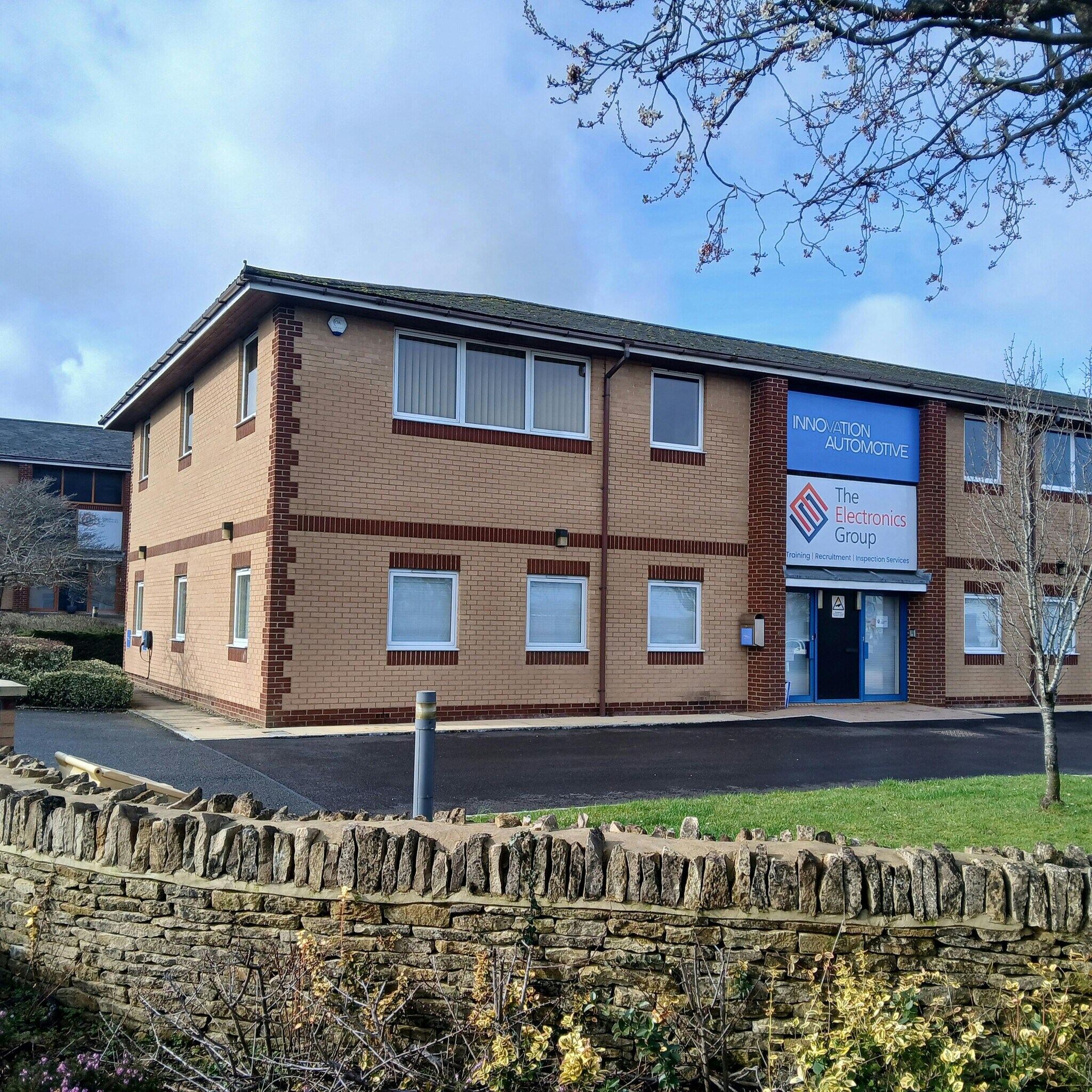 101-104 Love Ln, Cirencester for lease Building Photo- Image 1 of 8