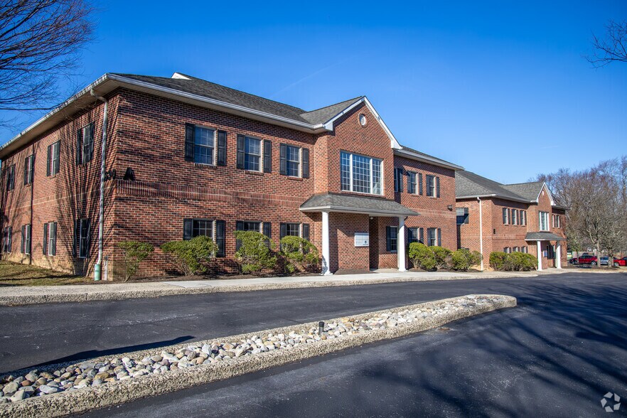 630 Fitzwatertown Rd, Willow Grove, PA à louer - Photo principale - Image 1 de 7