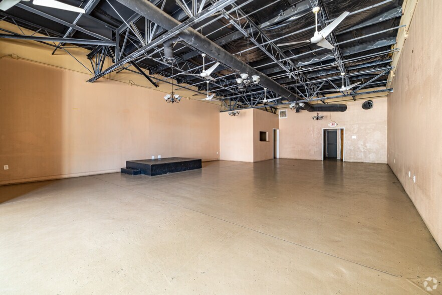 909 Gross Rd, Mesquite, TX à louer - Photo du bâtiment - Image 3 de 12