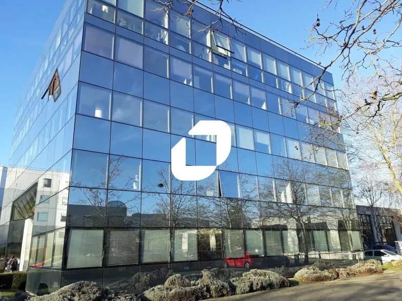 2 Rue Hélène Boucher, Guyancourt à vendre - Photo du bâtiment - Image 1 de 7