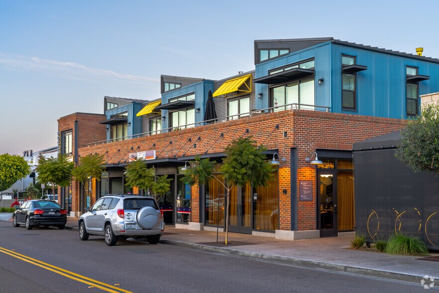 330 S Cedros Ave, Solana Beach, CA à louer - Photo du bâtiment - Image 3 de 84