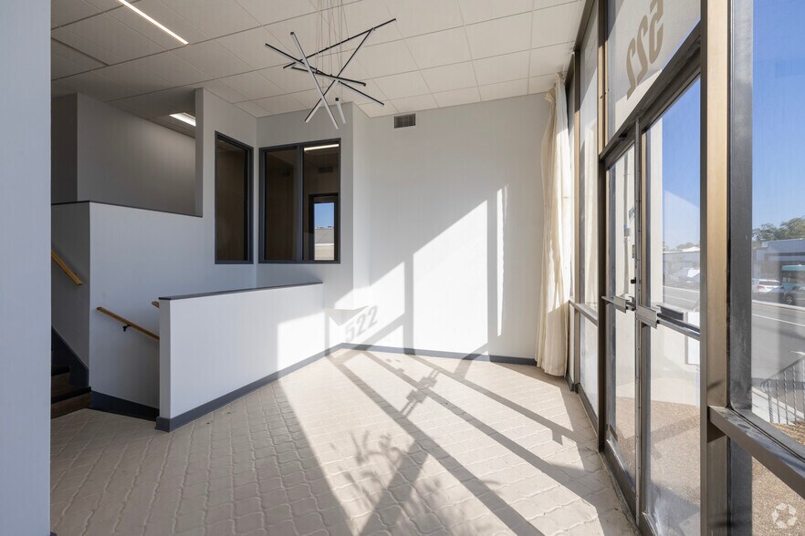 522 9th St W, Bradenton, FL à louer - Photo intérieure - Image 3 de 19