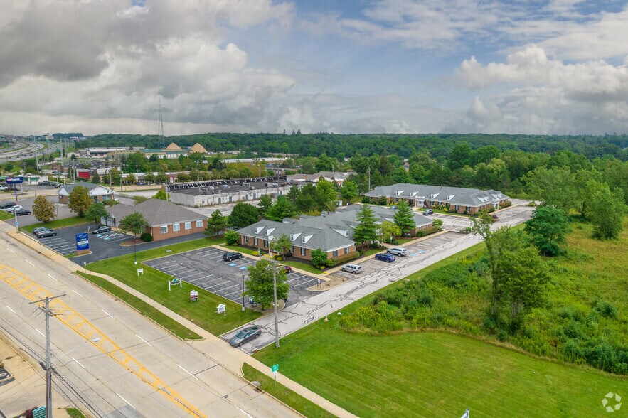 4645 Richmond Rd, Warrensville Heights, OH à louer - Aérien - Image 2 de 4