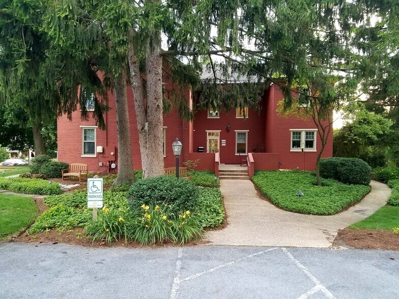 405 E Chocolate Ave, Hershey, PA à louer - Photo du bâtiment - Image 1 de 9