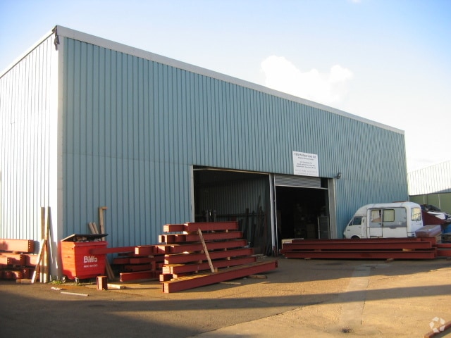 St Johns Rd, Grays for lease Primary Photo- Image 1 of 2