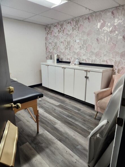 930 Truxtun Ave, Bakersfield, CA à louer - Photo du bâtiment - Image 3 de 11