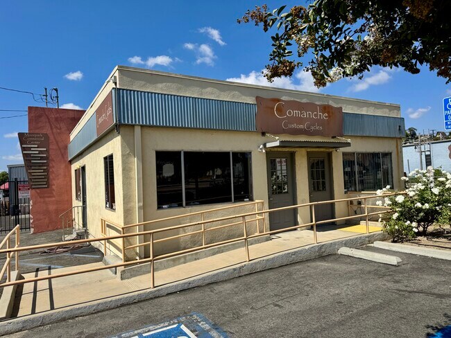 Plus de détails pour 555 Spring Rd, Moorpark, CA - Industriel à louer