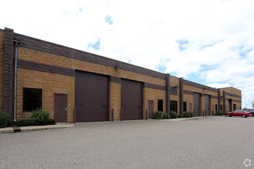 10661 NE Nassau St, Blaine, MN à louer - Photo du bâtiment - Image 2 de 16