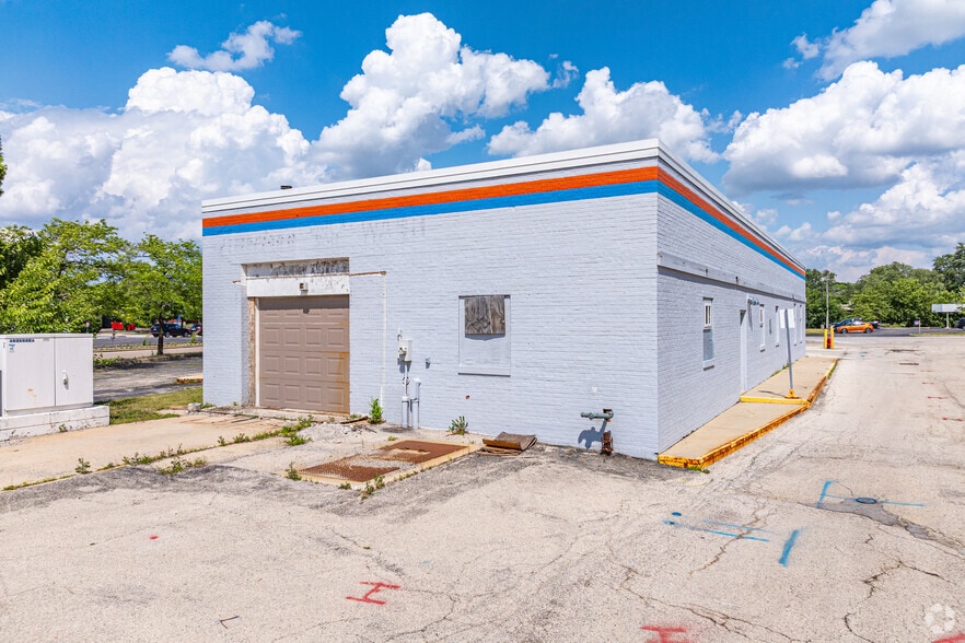 1910 Plum St, Aurora, IL à vendre - Photo du bâtiment - Image 2 de 4