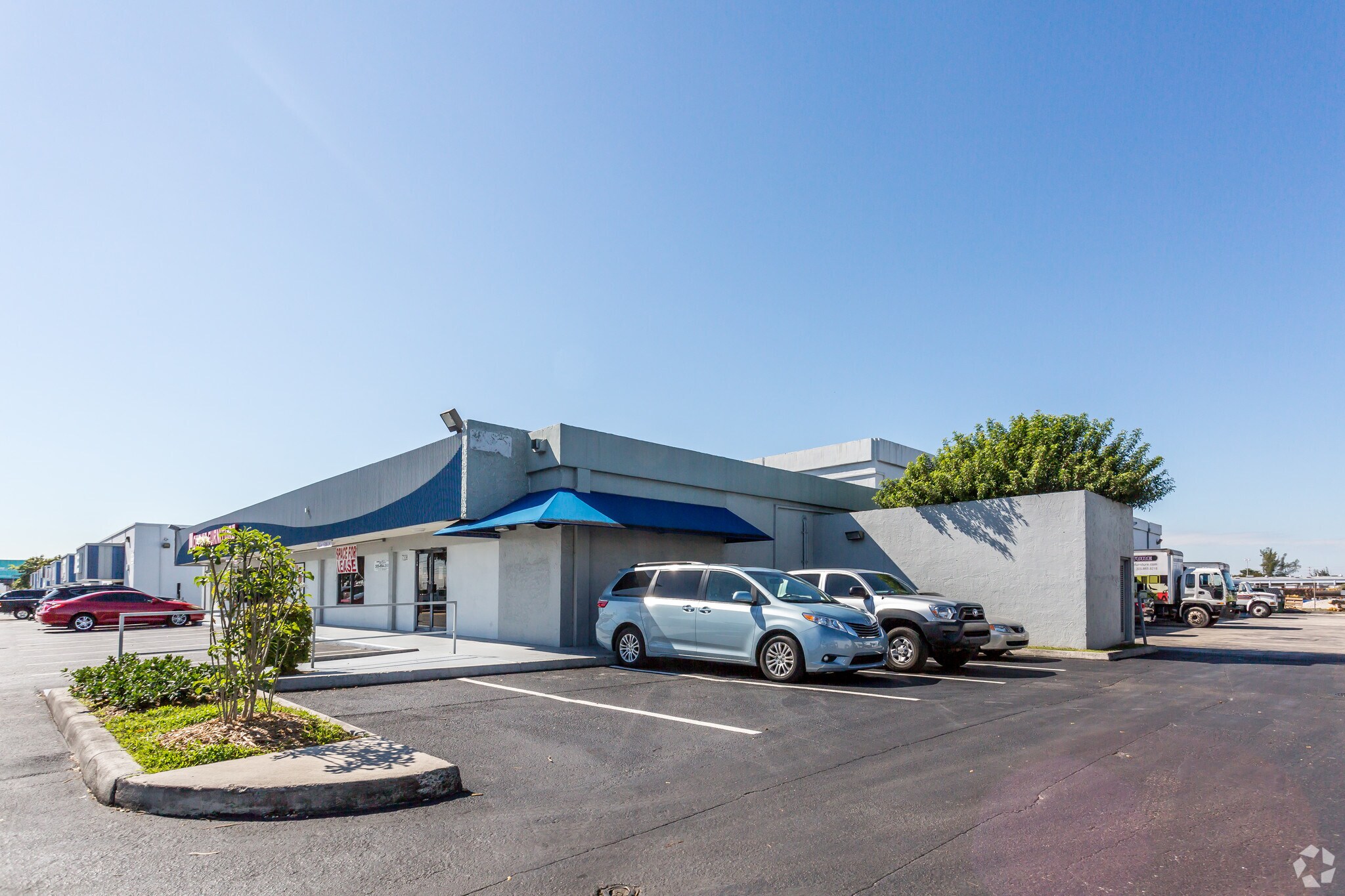 7200-7216 NW 72nd Ave, Miami, FL à vendre Photo du bâtiment- Image 1 de 1