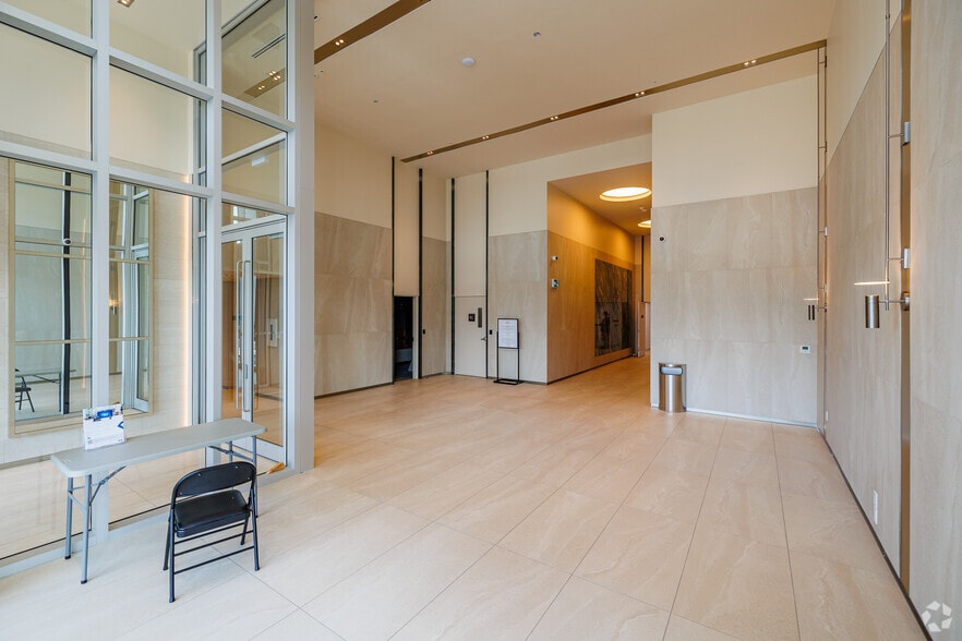 6993 Boul Décarie, Montréal, QC for lease - Lobby - Image 2 of 7