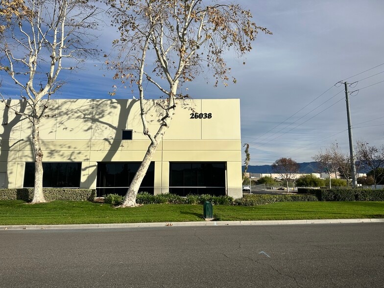 26038 Business Center Dr, Loma Linda, CA for lease - Building Photo - Image 3 of 6