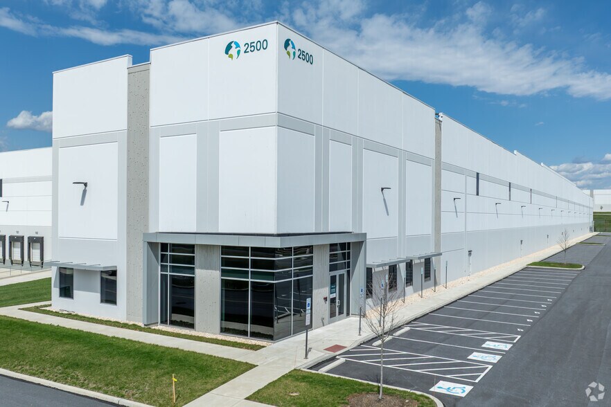 2500 Liberty Dr, Northampton, PA for lease - Building Photo - Image 2 of 6
