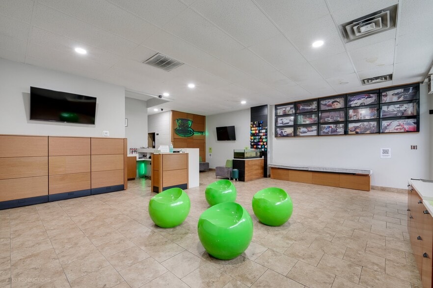 7737 S Kedzie Ave, Chicago, IL for sale - Lobby - Image 3 of 23