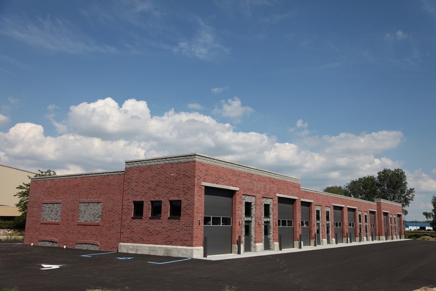 6588 Center Industrial Dr, Jenison, MI for lease - Primary Photo - Image 2 of 8