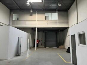 Flex in Aix-en-Provence for lease Interior Photo- Image 2 of 3