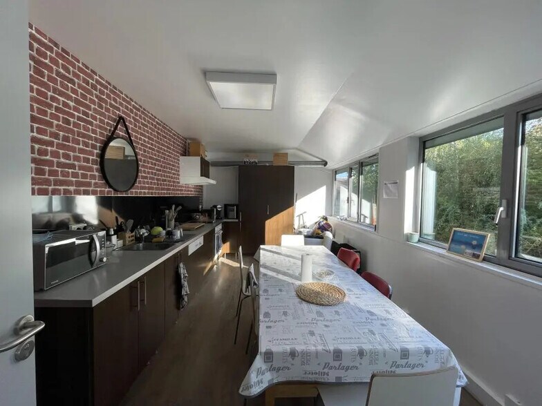 Rue Albert Einstein, Champs-sur-Marne à louer - Photo du bâtiment - Image 2 de 9