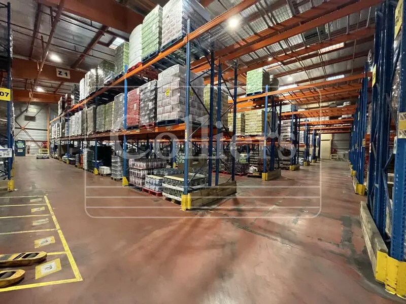 Industrial in Tarascon for lease Interior Photo- Image 1 of 7