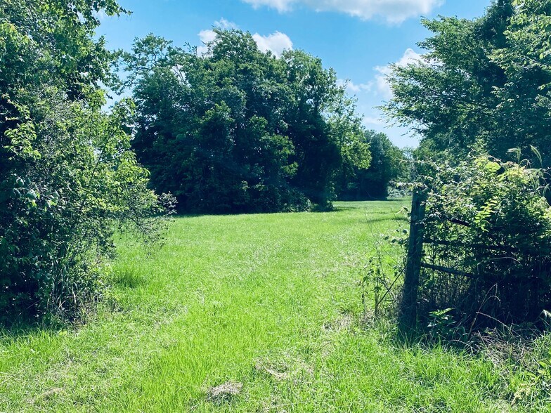 1717 Caroline, Dickinson, TX for sale - Building Photo - Image 2 of 4