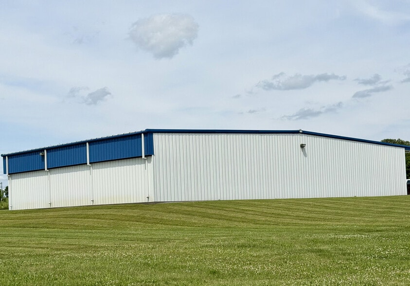 1261 Grant St, Freeport, IL for lease - Building Photo - Image 3 of 8